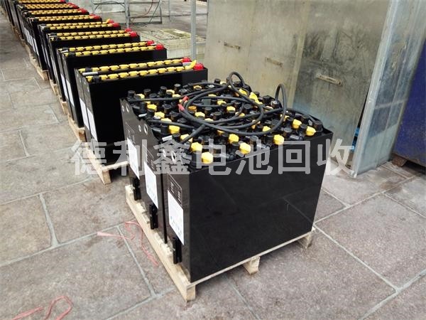 北京汽车蓄电池回收，北京叉车蓄电池电瓶回收